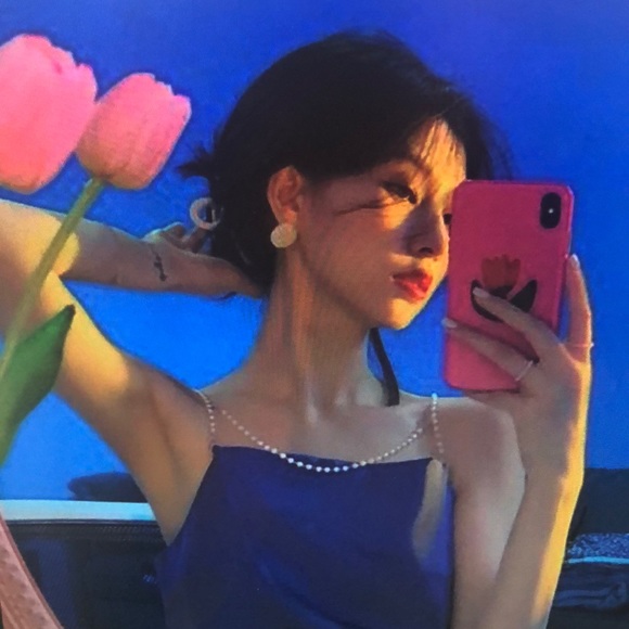 Meet your Posher, Moore - Picture 1 of 1